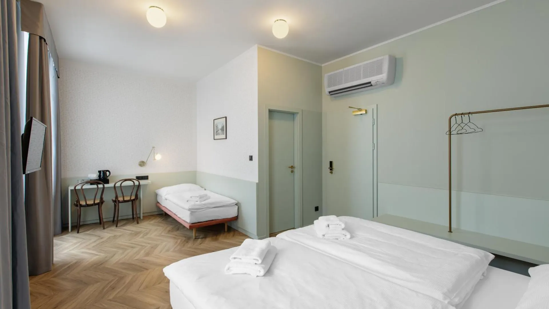 Hotel Beranek Прага 3*,